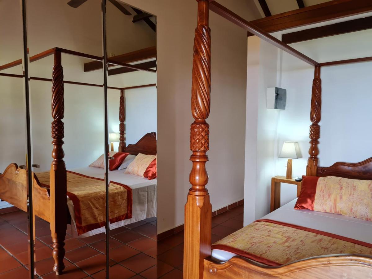 Chambre D'Hotes "Villa Rayon Vert" Deshaies Exterior photo